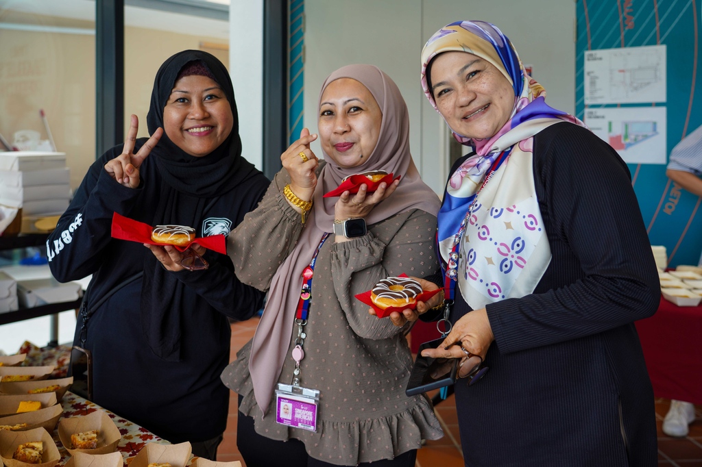 #SASedu PTA and dedicated parent volunteers spread joy with sweet treats across every division, creating moments of gratitude and togetherness. We're feeling incredibly thankful for our wonderful community that makes every celebration special 🧡 #gratitude #thankful #WeAreEagles