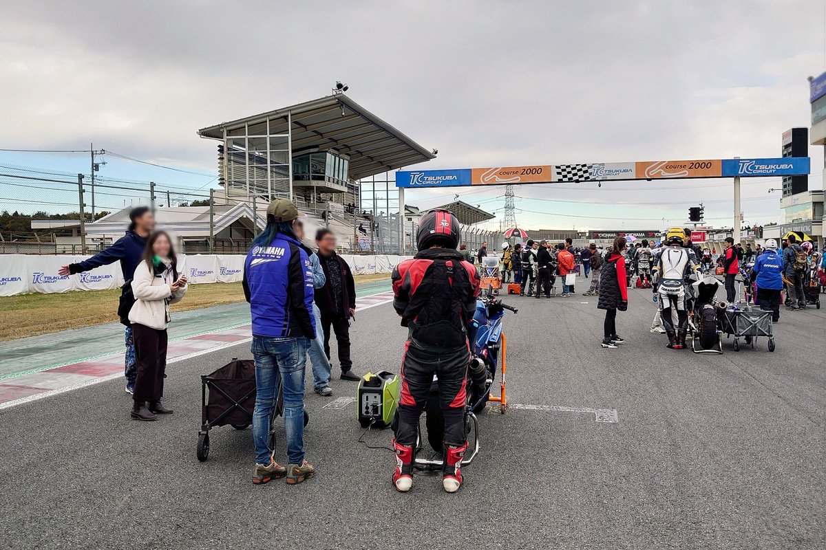 hacci34348795's tweet photo. #筑波ツーリストトロフィー 
#NEXTPROJECT 

手伝いでした。

ふたりとも初レースとか2回目とかなのにちゃんとレースらしい走りができていて自分とは大違い。

マシンは全日本なメカの方の手で2台とも激変したそうです。ライディングのアドバイスもわかりやすかった！

よい刺激を受けれた1日でした。 https://t.co/elarl10qsl
