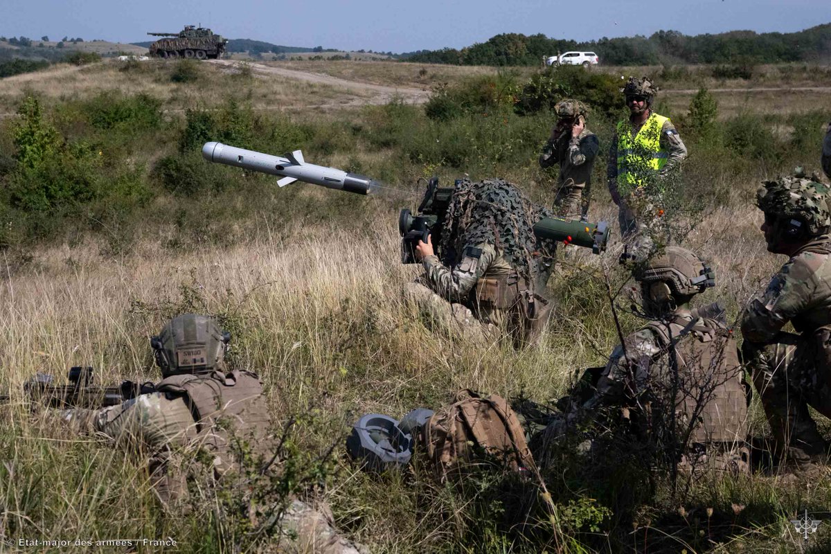 armeedeTerre's tweet image. Cible atteinte pour nos unités de combat déployées en Roumanie sur la #MissionAigle 🎯

La mission ?
➡️ Réaffirmer la posture dissuasive @NATO et développer l’intéropérabilité du bataillon multinational 🇫🇷🇧🇪🇱🇺 engagé sous haute intensité.

#MissionsOps 👇
defense.gouv.fr/operations/act…