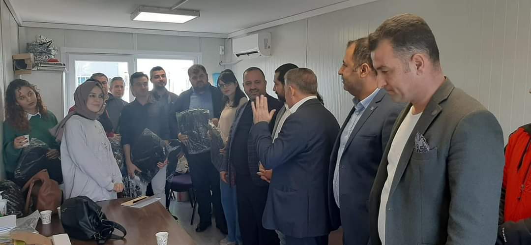 Deprem bölgesi Hatay'daki okullarda  çalışan sözleşmeli ve kadrolu öğretmenler norm kadro fazlası olmaları nedeniyle huzursuz. Milli Eğitim Bakanımız Sayın <a href="/Yusuf__Tekin/">Yusuf Tekin</a> den bu yıla mahsus olmak üzere norm kadro fazlası uygulamasının yapılmamasını bekliyor.