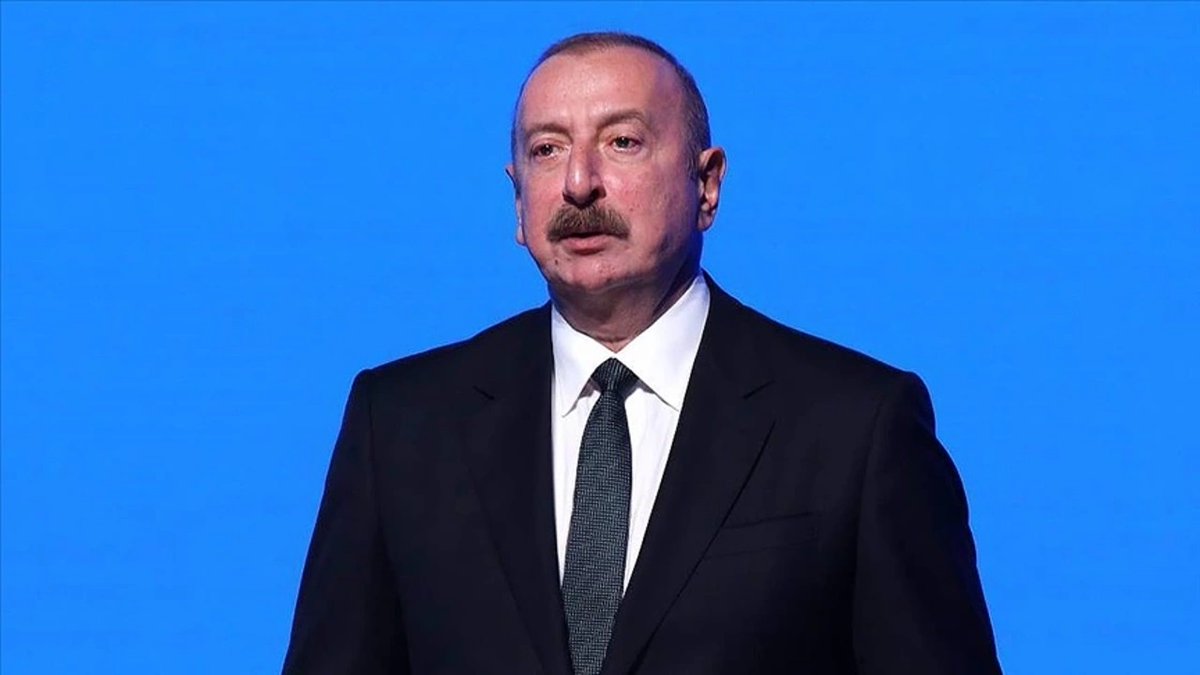 eha_medya's tweet photo. Azerbaycan Cumhurbaşkanı Aliyev:

▪️"Fransa, Ermenistan'ı silahlandırıyor ve bunu dünya kamuoyuna açıkça duyuruyor."

▪️"Yeni bir savaş başlatmaya karar verirlerse bunun Ermenistan'a hiçbir faydası olmaz. Çünkü sonuç aynı olacak ve kimse onlara yardım etmeyecek."

▪️"Fransa üç yıl önce onlara yardım etti mi? Hayır. İki ay önce bunun onlara faydası oldu mu? Yine hayır. Bundan sonra ne yapabilirler? Hiç bir şey."

▪️"Fransız birliklerinin yakın zamanda Mali, Nijer ve Burkina Faso'dan sürülmesi, Afrika'daki acımasız yeni-sömürgeci politikalarının başarısızlığa mahkum olduğunu bir kez daha gösterdi."

▪️"Kanlı suçlarla dolu sömürgecilik geçmişinden utanması gereken Fransa, işlediği zulümlerden dolayı özür dilemek yerine, diğer ülkelerdeki hayali etnik temizlikten bahsediyor."
