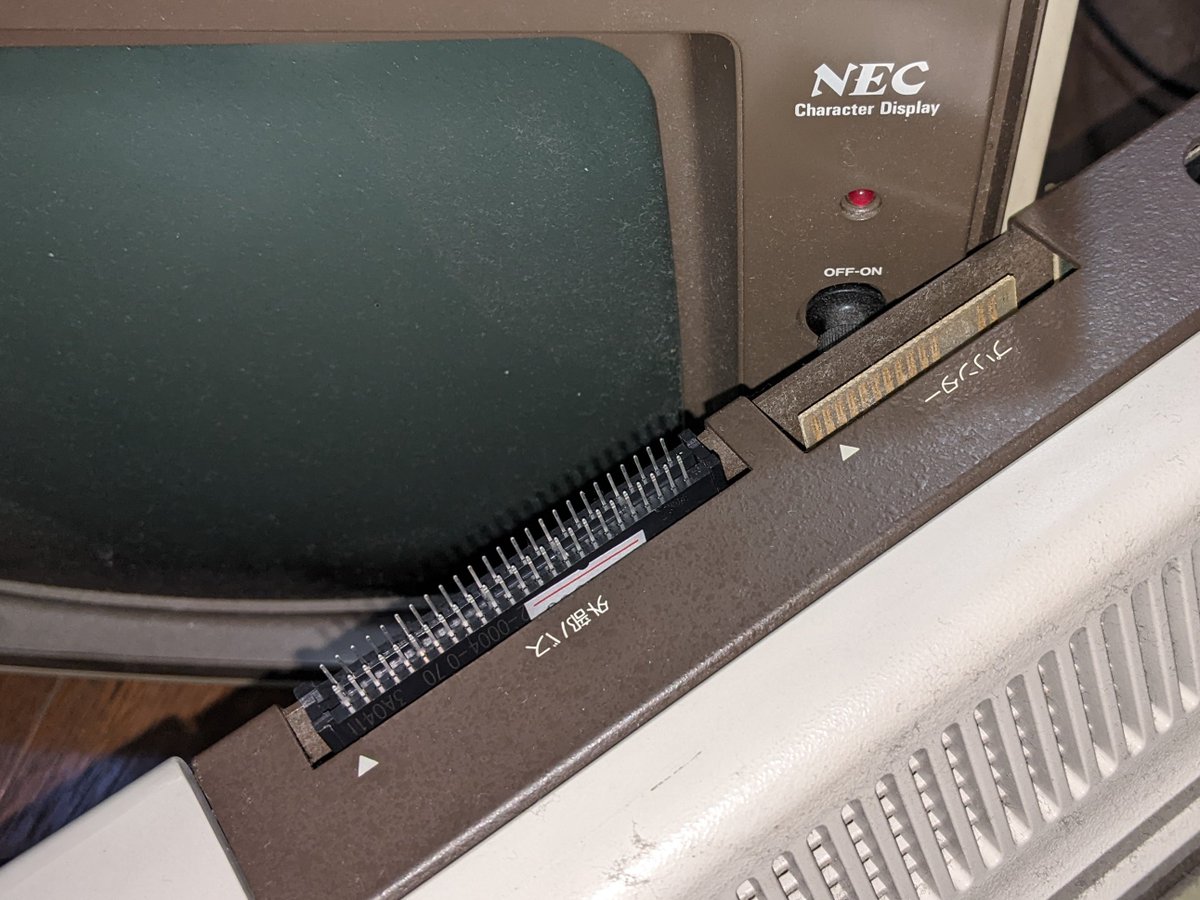 PC-8001外部バス接続の拡張基板(tomi9さん設計)、フラットケーブルでつなぐやつだけど売ってないから直結に変更しようとしてコネクタを買い間違えたみたい。えっと、L型のコネクタを買って基板の裏から取り付けるのが正解かな。ややこしいぞ、やっぱりフラットケーブルを探すか（優柔不断