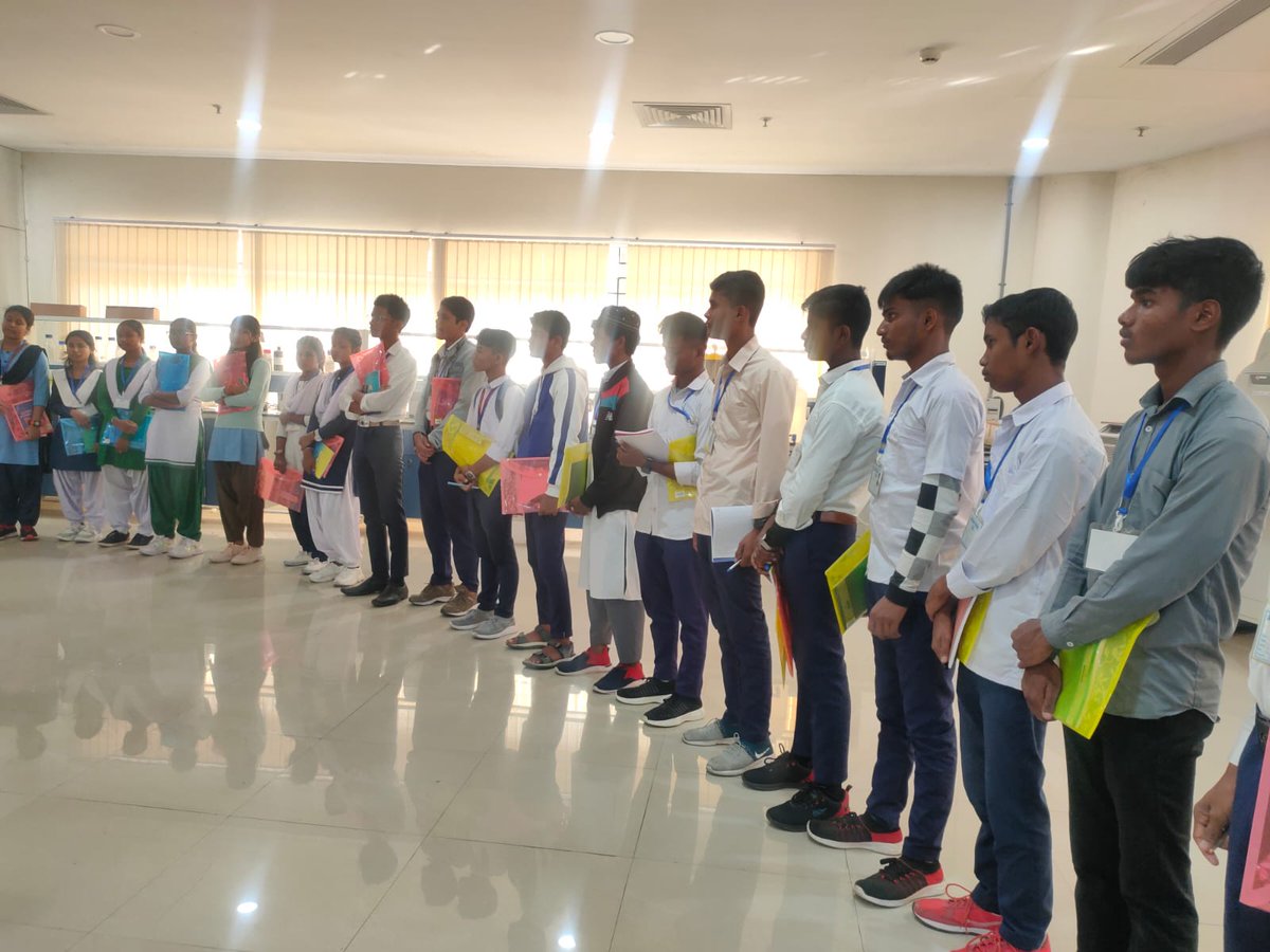 Samagra_Assam's tweet image. #Arohan I Mentees from Dhubri and Chirang visited the Guwahati Biotech Park, Amingaon, and interacted with scientists and staff.
@CMOfficeAssam

@ranojpeguassam

#mentoring #supportstudents