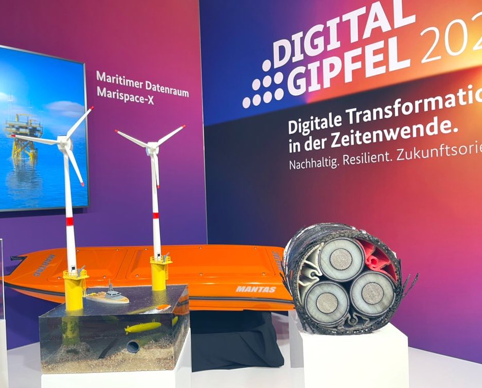 northio_gmbh's tweet photo. Heute präsentieren wir auf dem #Digitalgipfel im Rahmen von @marispace_x das sog. Kanzler-Exponat. Wir thematisieren dabei den Schutz kritischer Unterwasser-Infrastruktur mittels eines Datenraums.

Wir haben dazu dieses Jahr bereits erste Ideen entwickelt: https://t.co/oPsY0EAT4d https://t.co/L0yaejWFzP