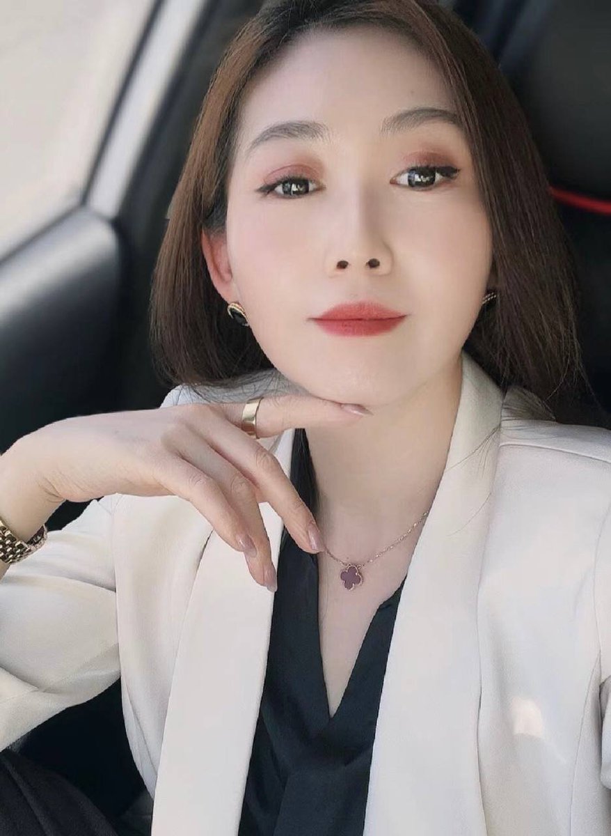EriykaRyan's tweet photo. 女人就像一块地，只有不停地施肥才能格外的丰盛，不然就会旱死，你懂我的意思吗？🥰私信告诉我 https://t.co/iggpXgc13T