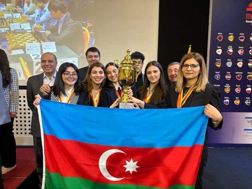 DrAsifKurban's tweet photo. Avrupa #Satranç Şampiyonasında İkinci olan 🇦🇿#Azerbaycan Kadın Milli Takımını tebrik ediyorum! #Chess #Azerbaijan #FIDE #Budva #EuropeanChess #ETCC2023 https://t.co/N6wbJhlxpg