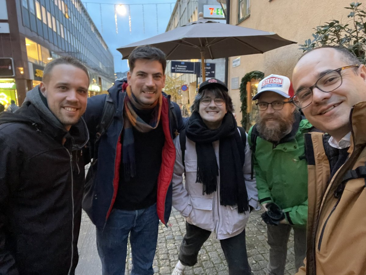 alekdobrohotov's tweet photo. When you meet your heroes in Malmö. Thank you team @getnoodl ❤️ https://t.co/7OcSEI3DE3