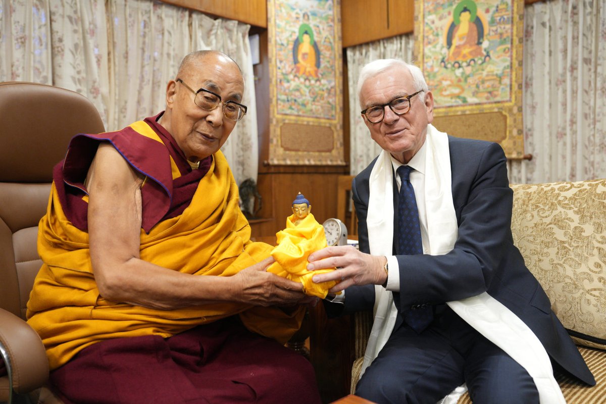 tsomo_dekyi's tweet photo. ༧་གོང་ས་མཆོག་གི་ཡུ་རོབ་གྲོས་ཚོགས་ཀྱི་ཚོགས་གཙོ་ཟུར་བར་མཇལ་ཁ་བསྩལ། https://t.co/lAfdcVInPQ