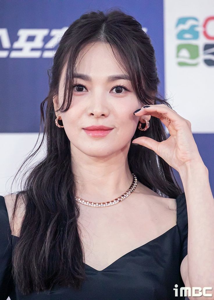 couple2_kim's tweet photo. I hope you gift 🎁 Cake 🎂 for always friends Support me ❤️✨🙏🧿
22 November Song hye kyo birthday tomorrow!
#SongHyeKyo
#TheGlory
#kdarma #SouthKorean #Seoul https://t.co/dsSWX4kIwa