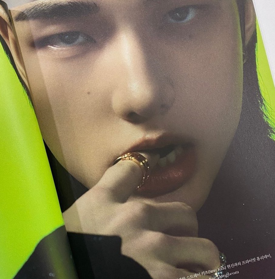 HHJCentral's tweet photo. Hyunjin for Harper’s Bazaar Korea! 

#HyunjinxHarpersBazaar 
#HYUNJINxVERSACE https://t.co/sTSR2vQcA2