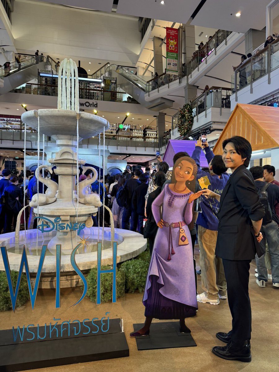 rosesirintip's tweet photo. #WishTH ถ้าทุกคนขอพรได้1ข้อจะขออะไรกันคับ?

เมื่อวานดิสนีย์ไทยแลนด์ ชวนไปดู wish พรมหัศจรรย์ 
เป็นแอนิเมชันที่น่ารักมาก ดูแล้วใจฟู 😊 อมยิ้มทั้งเรื่อง แถมยังเป็นผลงานการกำกับของคนไทยเรื่องแรก 
คุณฝน วีระสุนทร  

มีโอกาสจะไปแคสพากย์เสียงตัวละครดิสนีย์บ้าง 🤭
#พรมหัศจรรย์ #ดิสนีย์ https://t.co/HAdjoeyN9c