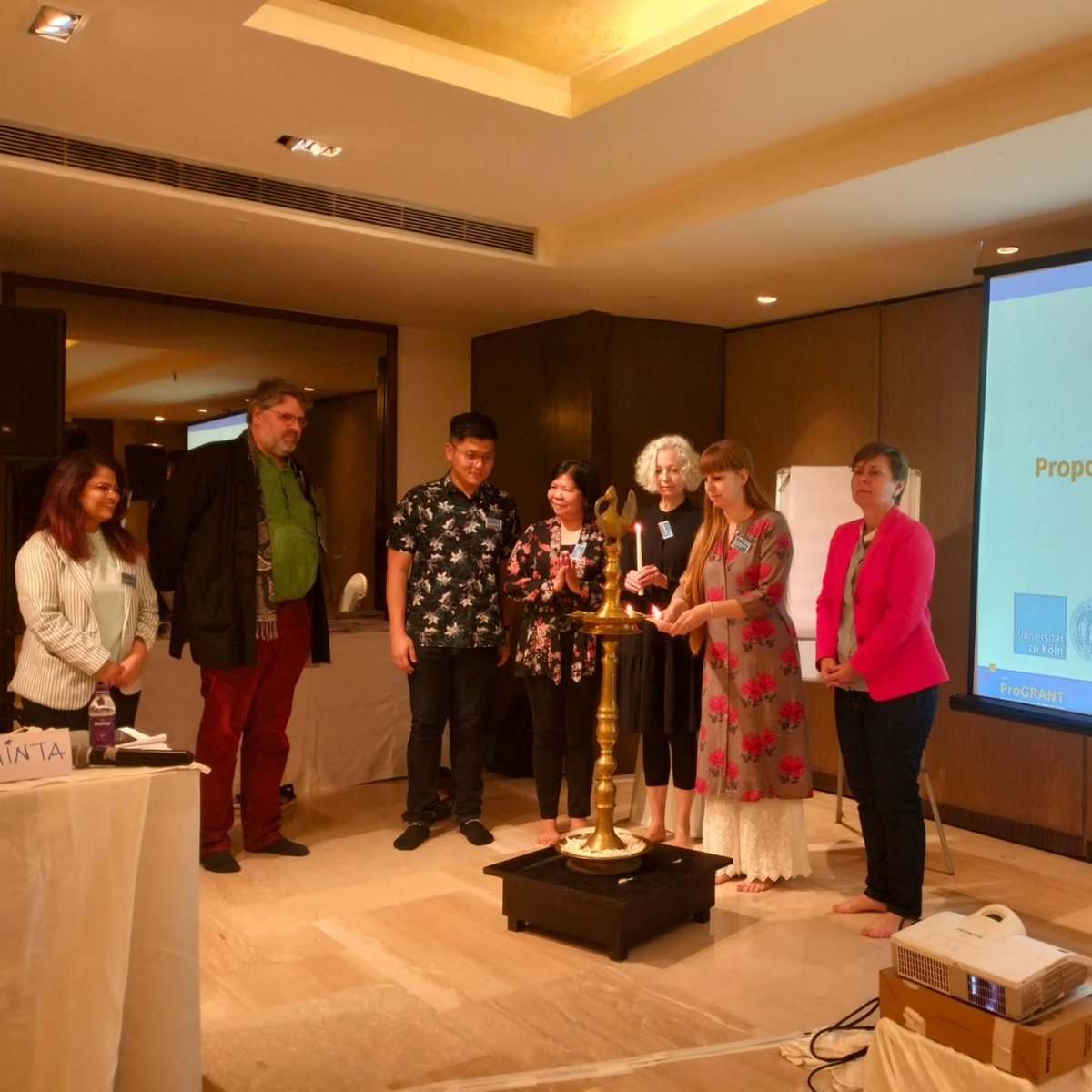 UniCologneIND's tweet photo. #Phase4 of DAAD DIES ProGRANT India 2023 #commenced with Dr. Katja Lasch, Director, @DAADIndia and the trainers lighting the ceremonial lamp to spread the light of knowledge.
The day was filled with #insightful #presentations from the trainers and #engaging group #activities. https://t.co/L5OgVmkGy5