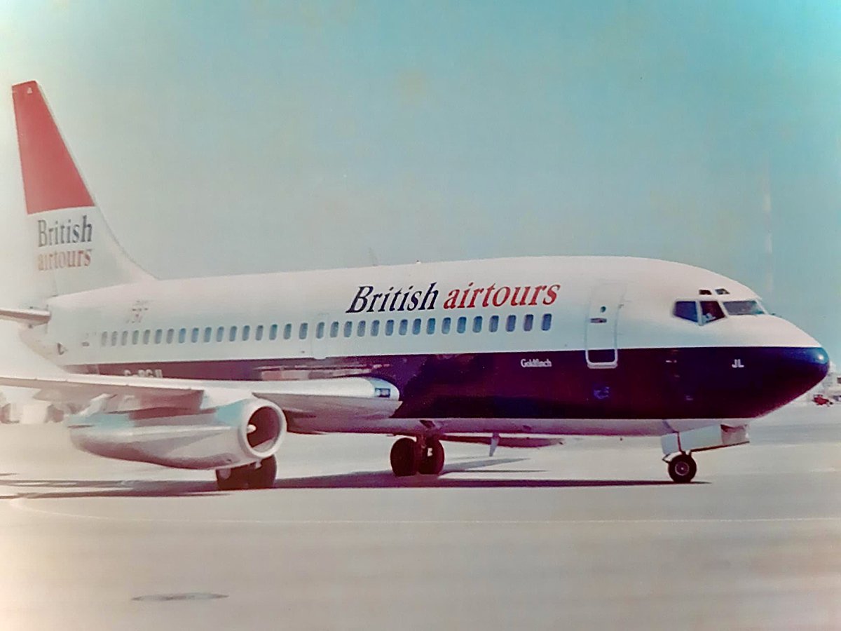 Another great close-up from Martin Lagares today 🙏🏻 a #classic @British_Airways @Boeing 737, pictured here in #Gibraltar in the 1980’s 🇬🇮🇬🇮🇬🇧🇬🇧 in its #historic livery ✈️
