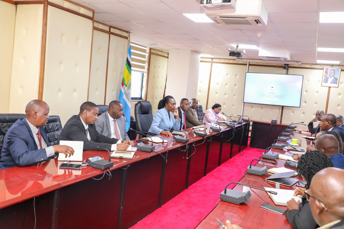Environment_Ke's tweet photo. Cabinet Secretary Hon Soipan Tuya today met H.E Governor Mutula Kilonzo Jnr of Makueni County to discuss restoration of Chyulu Catchment as well as ongoing activities at Kiu Wetland that include mapping, fencing and gazettement of the degraded water source. https://t.co/JjfX0U5vnf