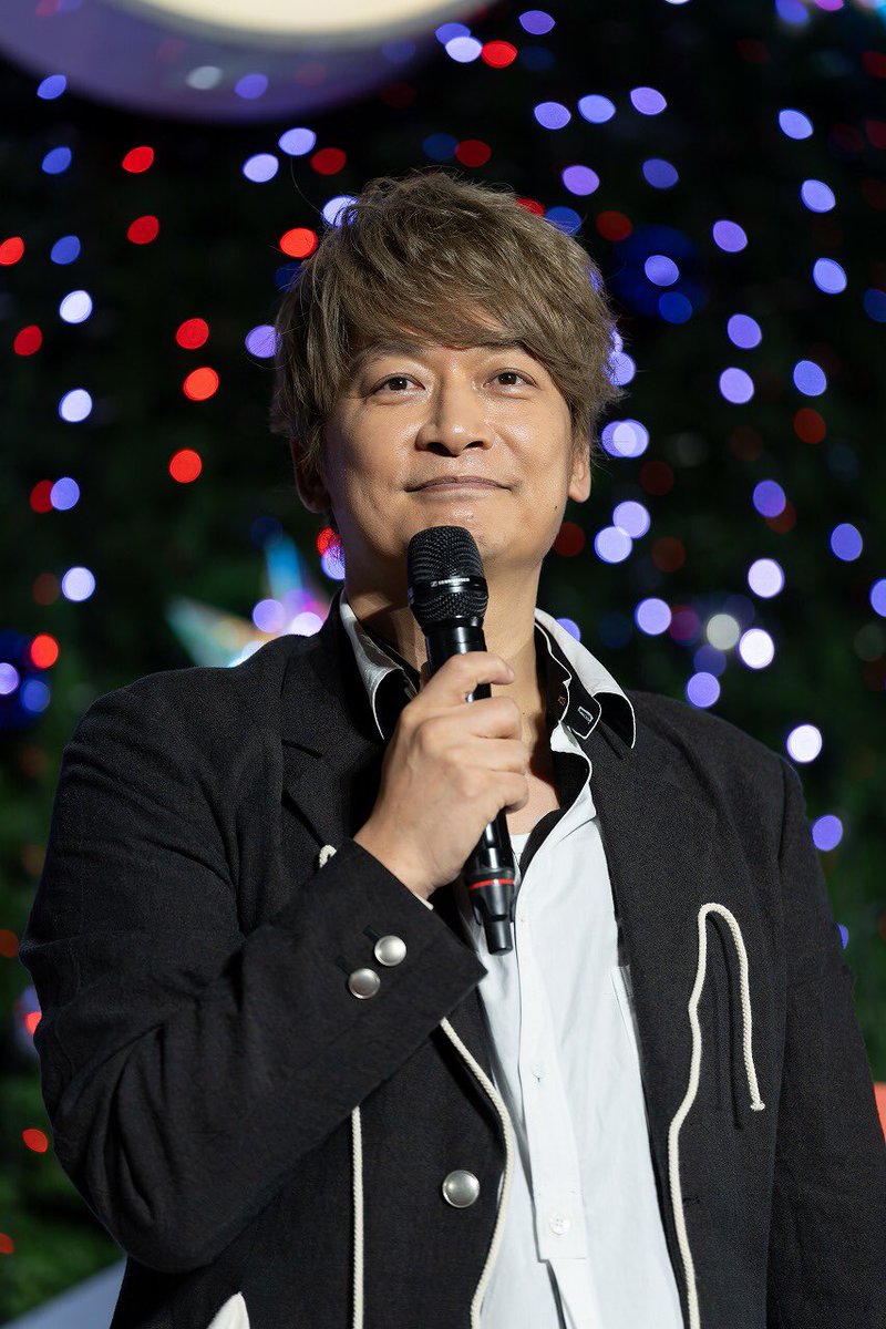 Wink_hiroshima's tweet photo. #香取慎吾 さんが広島に！

基町クレドのクリスマスツリー点灯式に
スペシャルゲストで登場されました～！

明るい笑顔で場を和ませてくれた香取さん。
12月16日～1月21日には、
個展も開催されますよ～！
ぜひぜひチェックしてくださいね♡

写真はツリー点灯式の楽しい様子です♡

 #whoami https://t.co/IIyxy9je5i