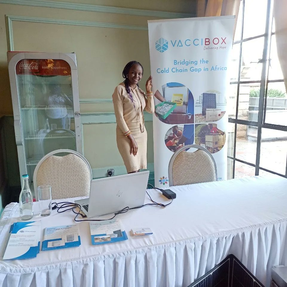 AccessDrop's tweet photo. Drop access is revolutionizing the cold chain in Africa, and Vaccibox is leading the charge with solar-powered innovation. 🌞🌡️ #ColdChainRevolution #Vaccibox #Innovation #solarenergy #sustainability https://t.co/e3gSiRGnrG