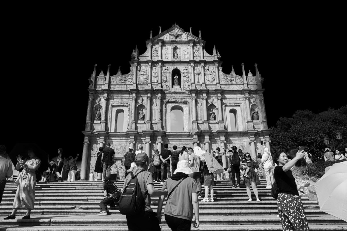 TOURISTS (Pt. 2)

#photography #photoart #RicohGR3 #grsnaps #GRist #ricohgr3photography #blackandwhite #blackandwhitephotography #monochrome #streetphotography #stpaulscathedral  #Macau