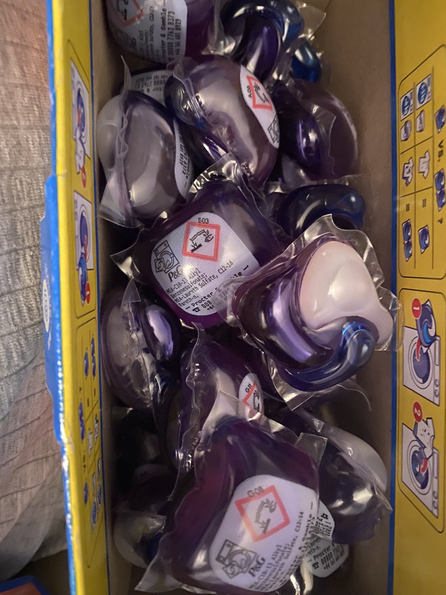 Sbaxter2011's tweet photo. #WellbeingDreamTeam wow wow wow what an amazing team of laundry products they make your washing smell amazing and come our spotlessly 💕💕💕 https://t.co/cgKIJ1eiXd