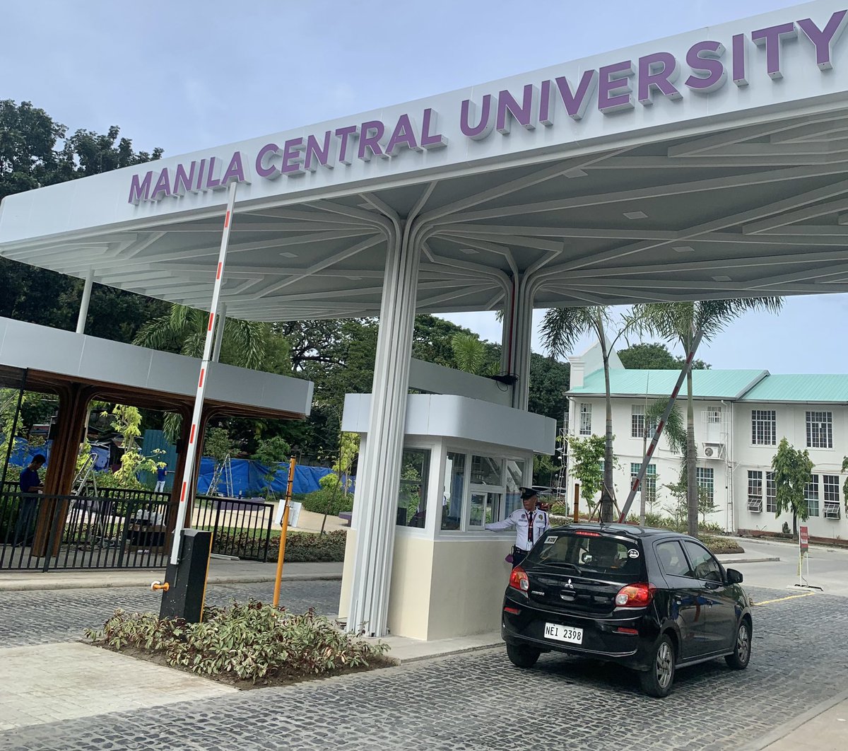 BloomSagaa's tweet photo. For those people who is asking in regards to the safety around MCU, they provided a Radio-frequency identification(RFID) card prior to entering the campus. Rest assured the security of everybody. https://t.co/yVLpkLHWYo