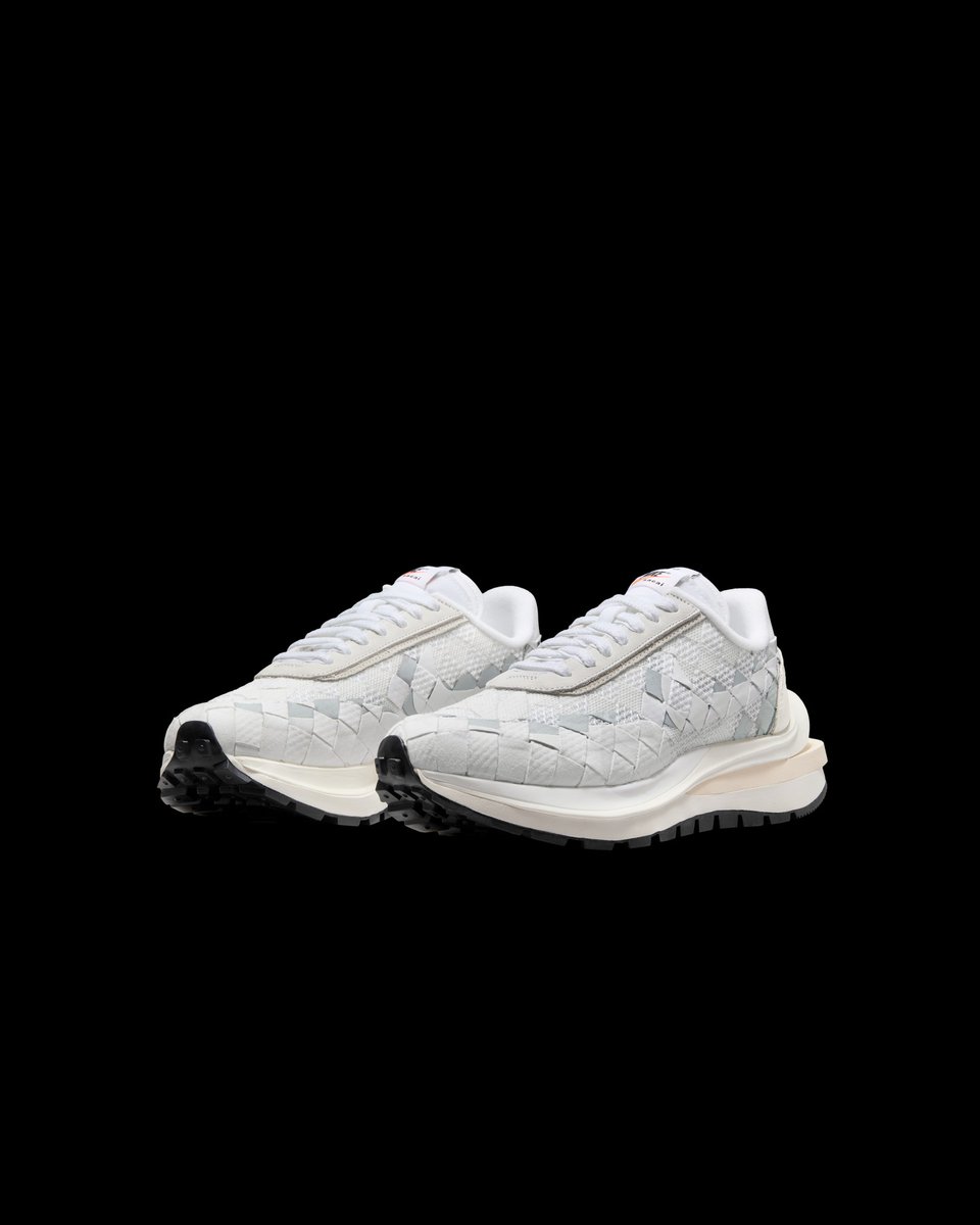 MoreSneakers.com tweet media