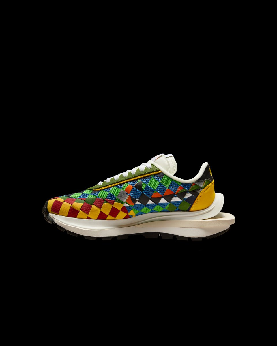 MoreSneakers.com tweet media