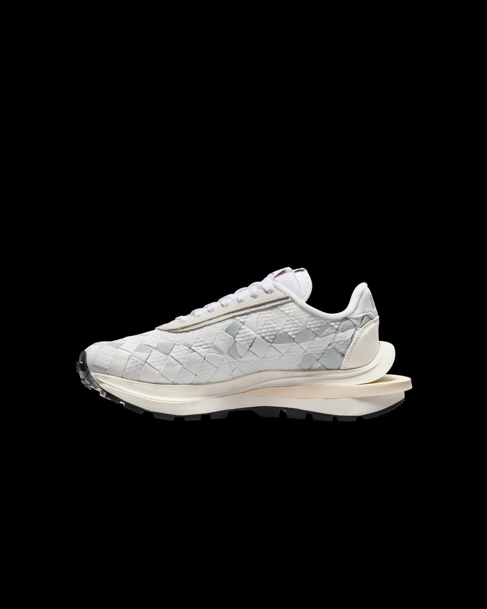 MoreSneakers.com tweet media