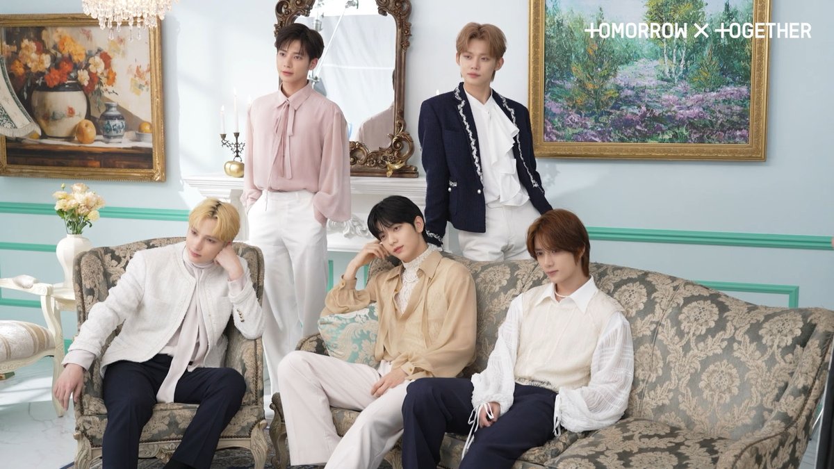 TXT_bighit_jp's tweet photo. [#BEHIND] 「TOMORROW X TOGETHER 2023 CAFE &amp; MUSEUM」SHOOTING MAKING🎥
ROYALな姿でMOAを迎えるTXT👑😘

https://t.co/ATraYlldxV

#TOMORROW_X_TOGETHER
#MOAZONE https://t.co/8CXrygtNeU