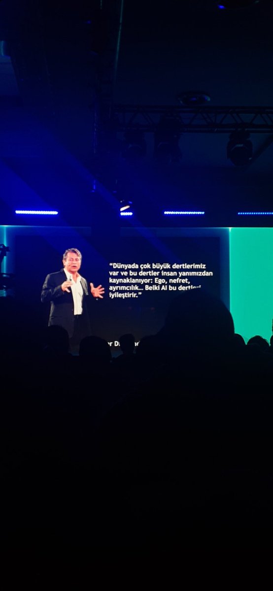 Dünyada çok büyük dertlerimiz var ve bu dertler insan yanımızdan kaynaklanıyor: Ego, nefret, ayrımcılık... Belki AI bu dertlerimizi iyileştirir.
- Peter Diamandis

#DellTechForum
@DellTechTurkey