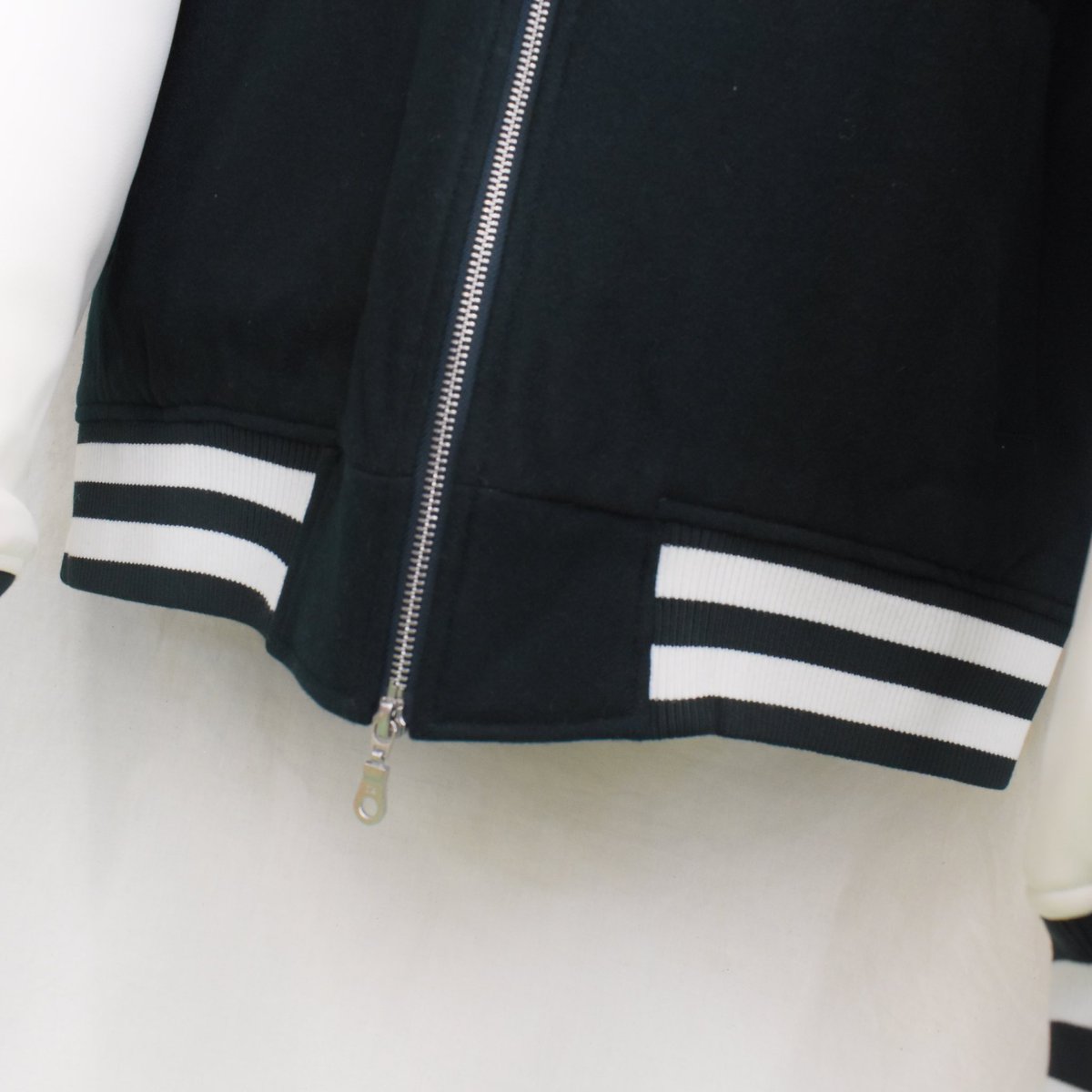 AmeproBaybrook's tweet photo. ZANEROBE
20yrs lettermen jacketが登場!
#baybrook #AmePro #ZANEROBE #fashion #kumamoto #lettermenjacket
#Australia #autumn #winter
#ベイブルック #アメプロ #ゼインローブ #ファッション #熊本 #レターマンジャケット https://t.co/L8JTuTsmLy