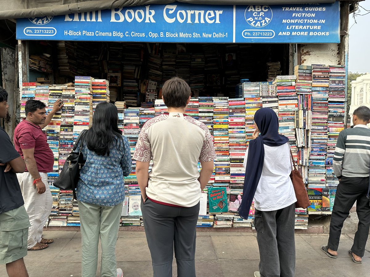 thedelhiwalla's tweet photo. Attached like a makeshift limpet to a cinema building, Anil Book Corner looks as if it had been hastily rustled out just this morning, but it is one of Delhi’s longtime landmark beloved of many Delhiites… my dispatch!
https://t.co/s4NLXX0WIS https://t.co/WuLizSSBHG