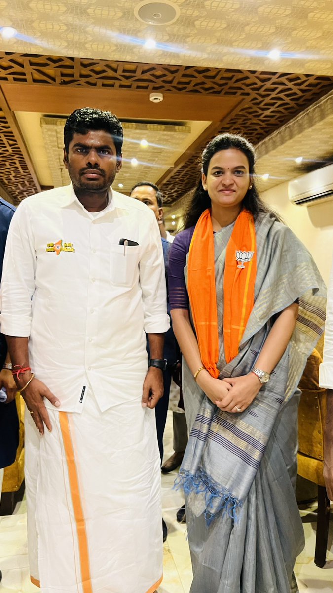 iksindhureddy's tweet photo. With the Singham himself!! ✊🏻🚩 
@annamalai_k 

#Annamalai 
#BJP4Telangana https://t.co/n12e7p0vkU