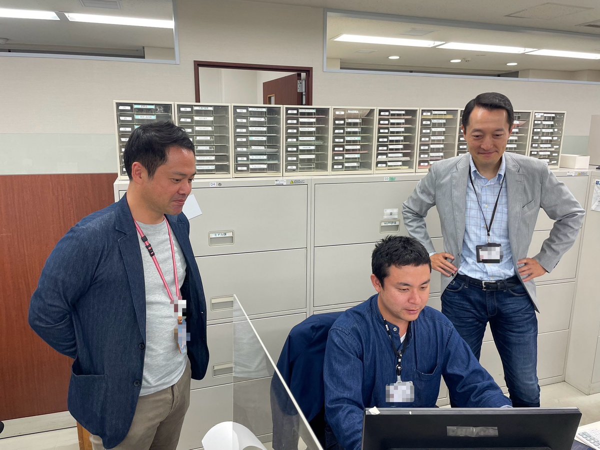 mufgbk_official's tweet image. ＼日本一のデニム産地 福山をPR／
広島県福山市はデニム生地全国シェア8割超を占める日本一のデニム産地です。福山支店は地域産業発展のチカラになるよう福山市の「デニム着用月間」の取り組みに賛同し、従業員がデニム製品を着用し業務を行っています。
#福山はデニムの産地
#11月1日はいい藍の日