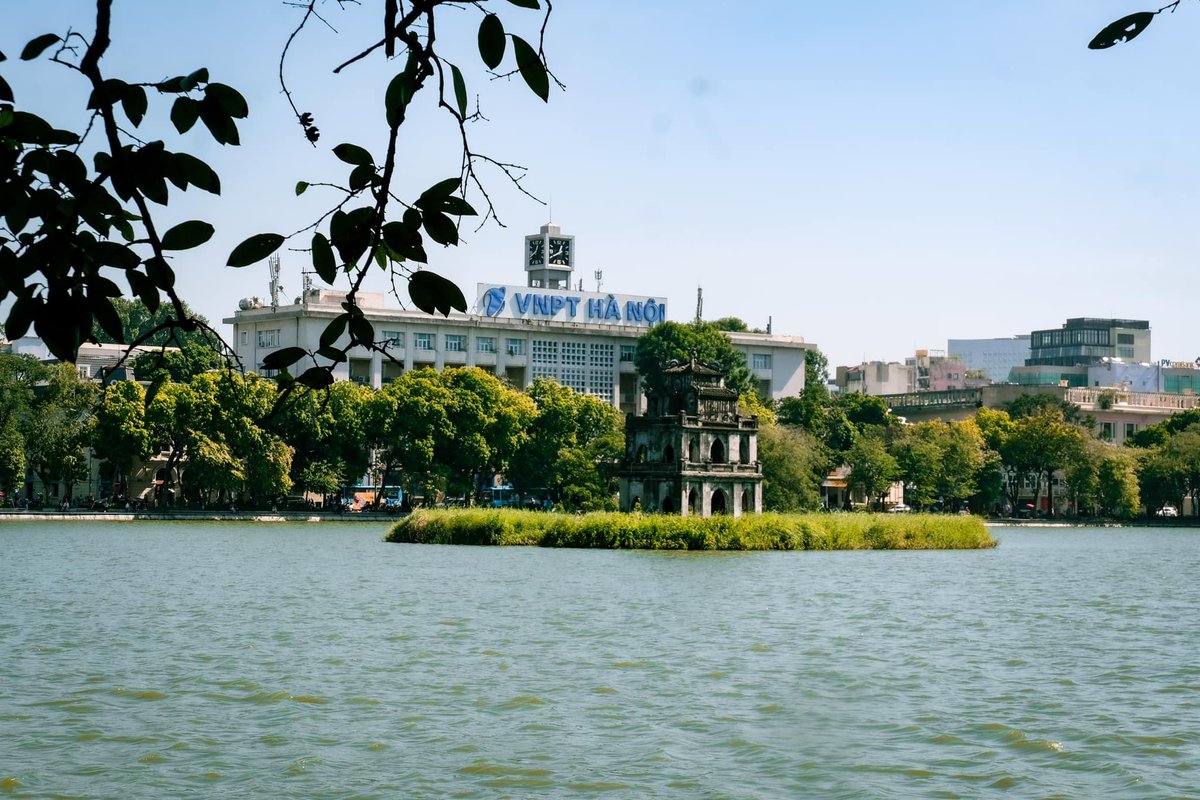 H_Travel_9x's tweet photo. 1 ngày nắng đẹp ở Hồ Gươm #dulich #yeudulich #Travel #Hoguom https://t.co/ejQ0NfiaKI