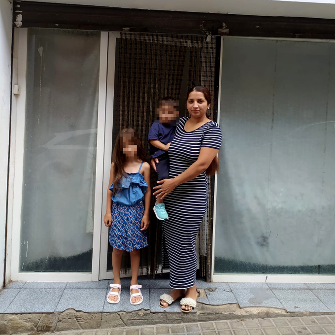 ⚠️ Avui tornem a denunciar que la <a href="/sareb/">Sareb</a> no està complint amb l'acord de lloguer social amb la nostra veïna i companya Florica i la seva família. No només no li responen des del dia 20 de setembre: dilluns passat va rebre la notificació d'un nou procés judicial de desnonament!