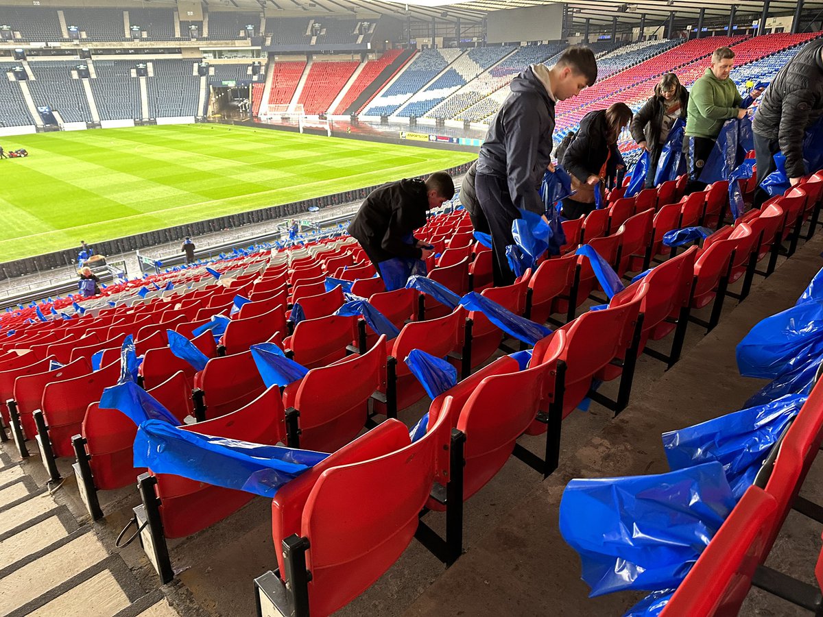 Behind the scenes on Saturday, setting up the display. Crackin effort from all our volunteers.

If you'd like to be added to our group chat to help organise these going forward, DM us please.