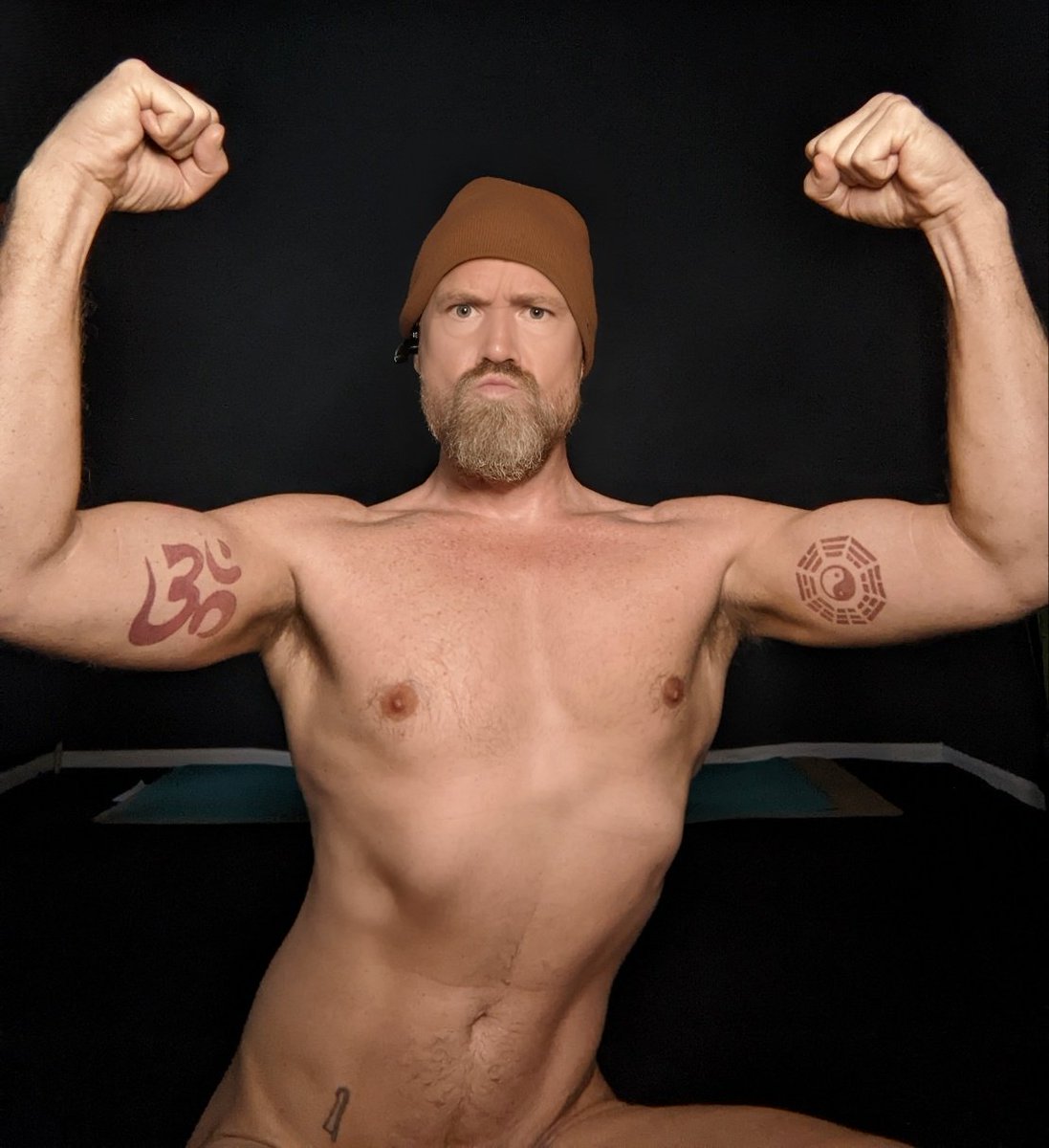 BeardedNaked's tweet photo. It may be chilly in the #UKHomeStudio, but we're still working up a sweat & having a blast along the way πͺπΌ
Thanks for a great session this morning guys - you're the best!
#YogaConditioningTraining
#TrainLikeGreeks
#HatStaysOn π
I love you - Matt π https://t.co/rkrLE8zv9J