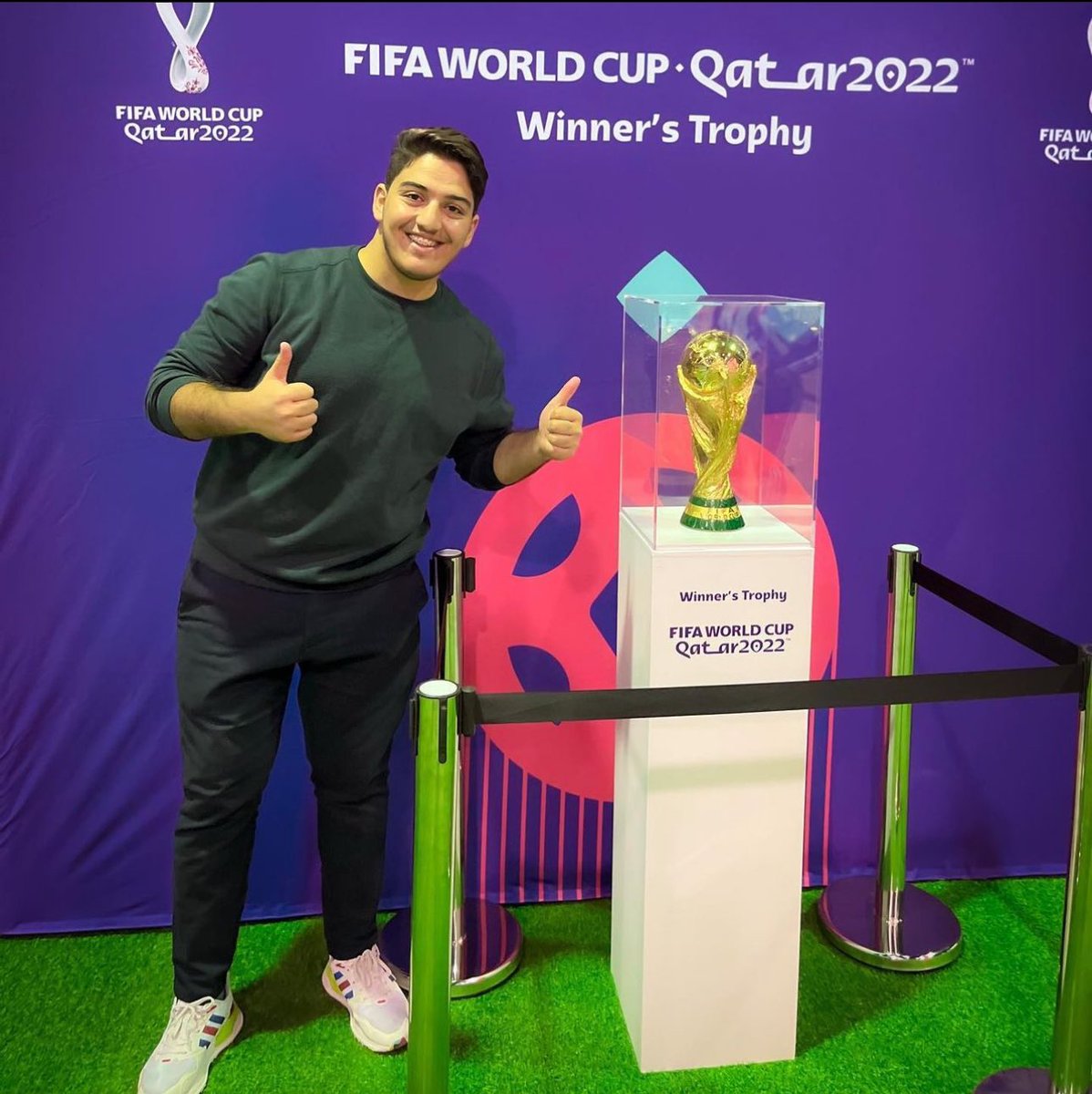 alnaamak's tweet photo. أحمد قدورة - غزة

كان من ضمن متطوعي كأس العالم قطر ٢٠٢٢
عاشق لكرة القدم وابتسامته لم تفارقه
كان يخطط للتطوع في كأس آسيا قطر ٢٠٢٣

بالأمس ارتقى أحمد شهيداً رفقة ٤٠ من عائلته
قصف الاحتلال منازلهم في شمال غزة

هم ليسوا أرقاماً
ولكل منهم قصته وأحلامه وطموحاته

رحمه الله وسائر الشهداء https://t.co/AHTTOppJlr