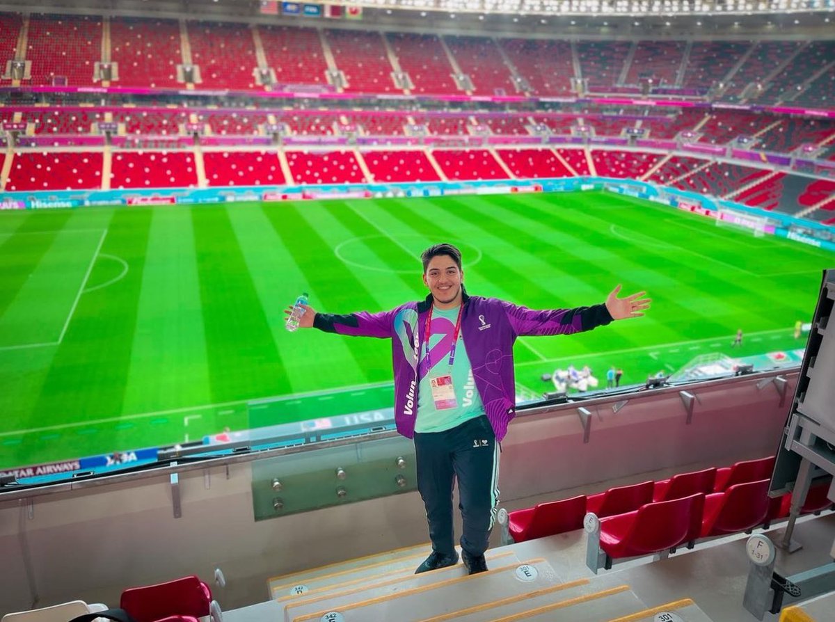 alnaamak's tweet photo. أحمد قدورة - غزة

كان من ضمن متطوعي كأس العالم قطر ٢٠٢٢
عاشق لكرة القدم وابتسامته لم تفارقه
كان يخطط للتطوع في كأس آسيا قطر ٢٠٢٣

بالأمس ارتقى أحمد شهيداً رفقة ٤٠ من عائلته
قصف الاحتلال منازلهم في شمال غزة

هم ليسوا أرقاماً
ولكل منهم قصته وأحلامه وطموحاته

رحمه الله وسائر الشهداء https://t.co/AHTTOppJlr