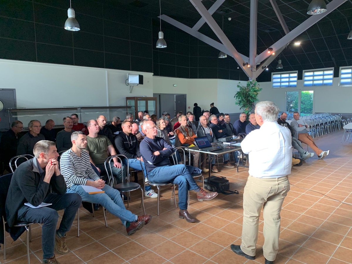 BaseReseau's tweet photo. Vendredi dernier, BASE BRETAGNE recevait Francis Bucaille, agriculteur et fondateur de la société Gaiago spécialisée dans l’analyse, le diagnostic et la revitalisation des sols. Cette belle journée a conquis un public nouveau, jeune et venant parfois de très loin ! https://t.co/lBmC6gYpgN
