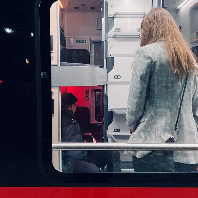 BackOnTrackEU's tweet photo. What does the new ÖBB #Nightjet bring for passengers & #shift2rail, how does it sleep in a #MiniCabin - and a seating carriage with everything except rubbish bins: Our in-depth analysis & lots of extra info on the first new #sleeper coaches in 30 years. https://t.co/0tr7SXlJQL https://t.co/b8kuccLfdx