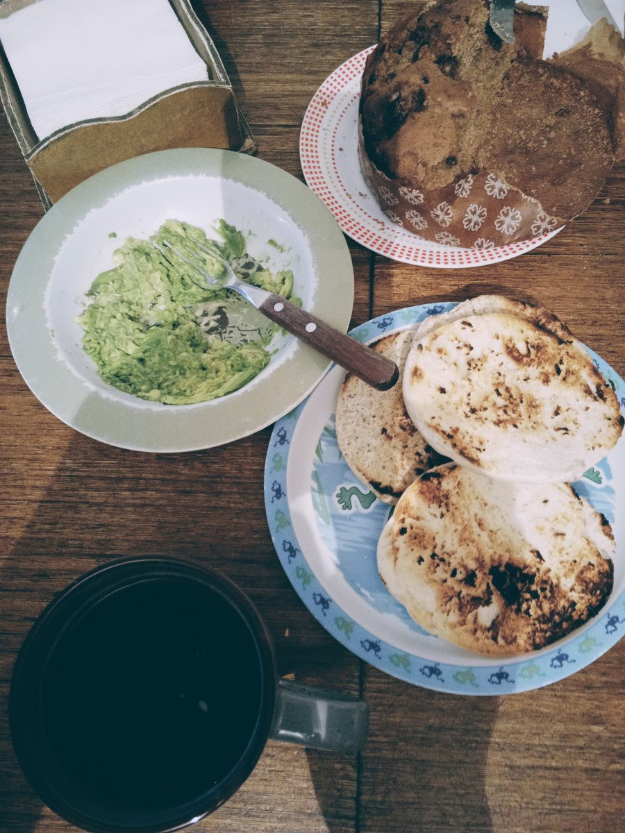 reyesspaty's tweet photo. @T13 Buenos días Camila y Luis, buen martes para ambos.. Acá empezando mi mañana con este desayunito, saluditos al señor de la noche https://t.co/9Ux9Sp5qq3