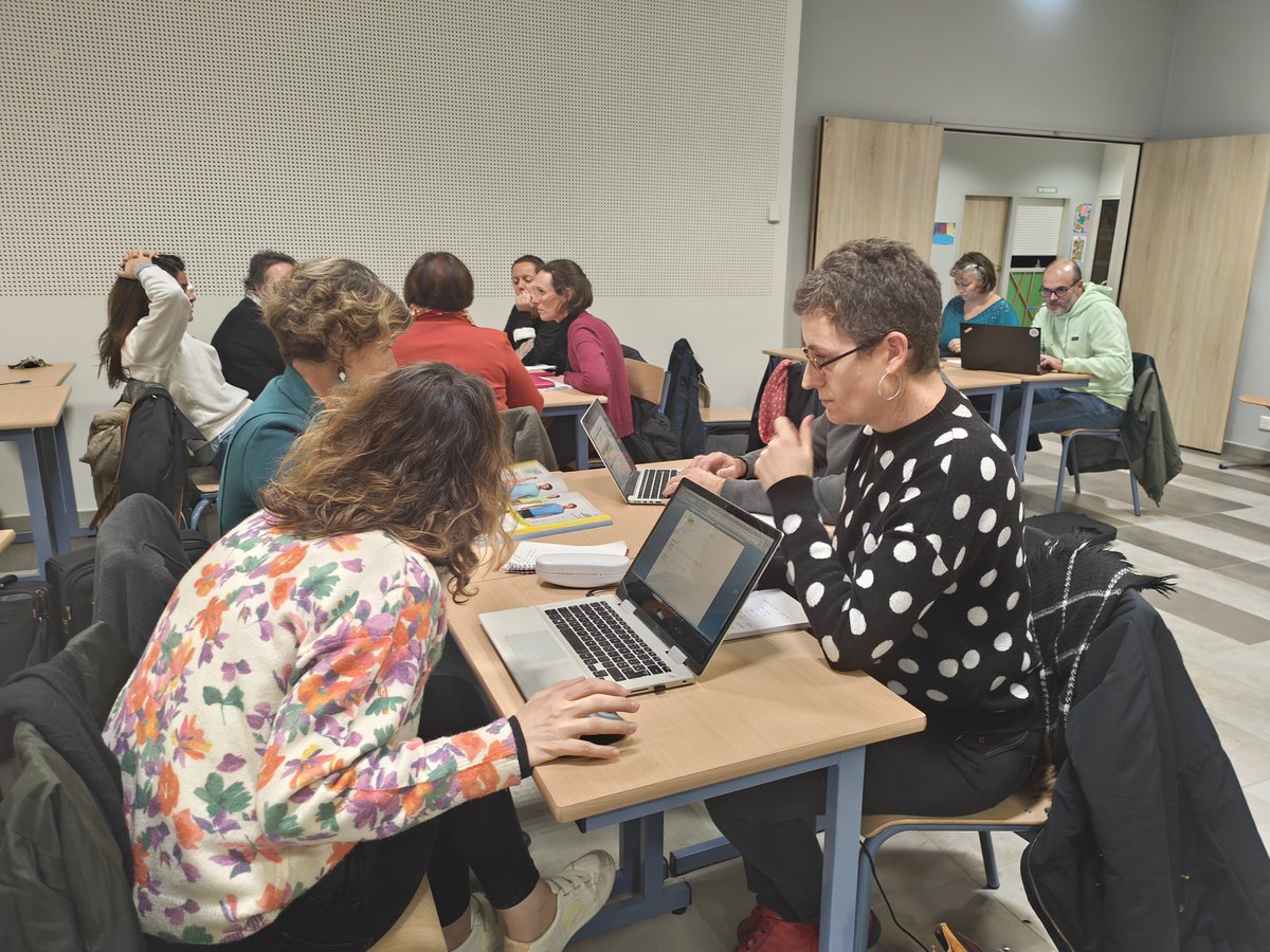 StJean_Baptiste's tweet photo. Une trentaine d'enseignants présents hier soir au collège Mère Teresa de Boufféré pour le projet "En route vers les JO" : un évènement sportif qui rassemblera ➕ de 2800 élèves du réseau des écoles privées @Terres_Montaigu les 27 et 28 juin 2024 ! @EC_85 #UGSEL 85 #generation2024 https://t.co/u9z52dFJ2v