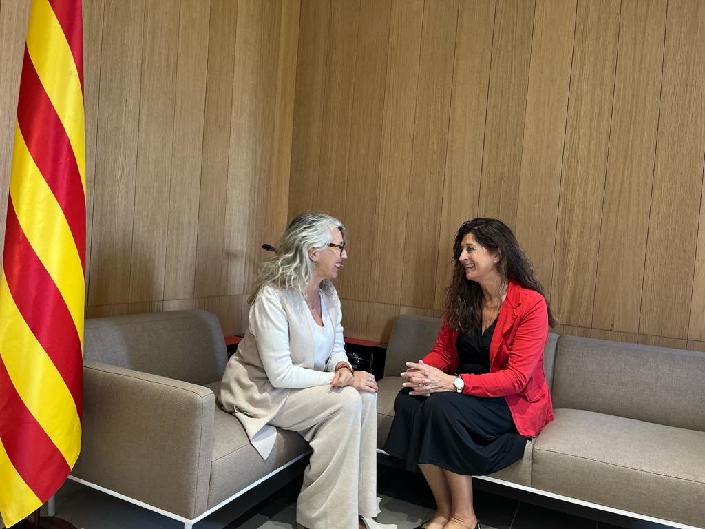 Reunió amb l’alcaldessa Lourdes Borrell, per repassar les inversions pendents del #Govern de la Generalitat a #SantFeliudeLlobregat i per la millora dels serveis públics de salut i d’educació i la vida de la població. ⁦@socialistes_cat⁩ ⁦@BorrellSF⁩ ⁦@PSCBaix⁩