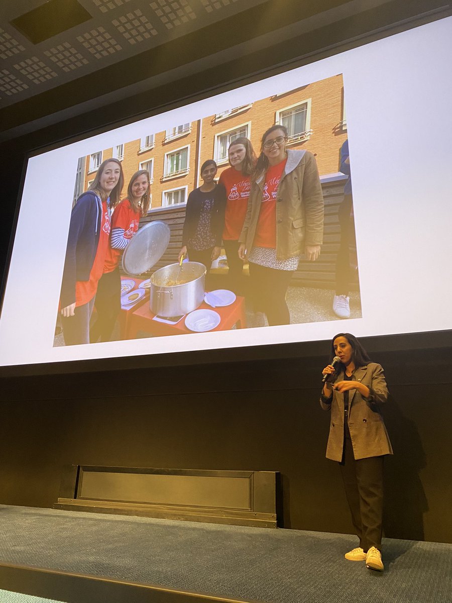 MChatelin's tweet photo. Que voyez-vous sur cette image ? 
Réponse : le MVP de Meet My Mama la startup food a impact social et environnemental de Loubna Ksibi @Loubnaxk 
@meetmymama @SchoolOfPO 
#schoolofproduct https://t.co/pHHeFs62HN