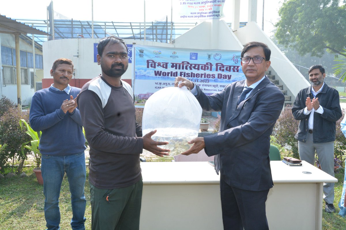 ICAR_NBFGR_LKO's tweet photo. Dr. U. K. Sarkar, Director, #NBFGR distributed fish seed to fish farmers and State fisheries officials for ranching and emphasized that Bureau plans to expand its research and conservation programs, focusing on technological innovations &amp; community-based conservation strategies. https://t.co/zfAmsbZm3s