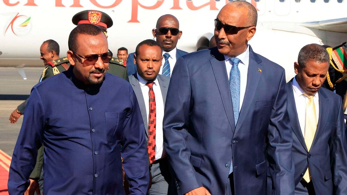 #Sudan: Burhan mends fences with #Kenya, #Ethiopia as Hamdok returns

Sudan’s leader of the Transitional Sovereign Council Abdel Fattah al-Burhan was this week recording new successes on the diplomatic front, shaking hands with Kenya’s President William Ruto and Ethiopian Prime