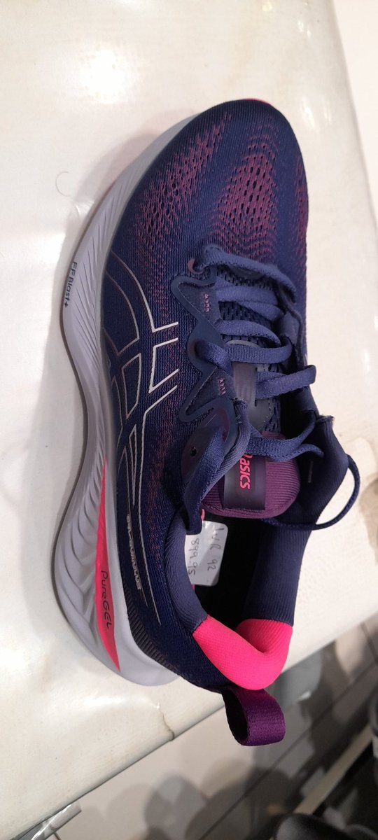 van_lindi's tweet photo. @TotalsportsSA @Discovery_SA @Discovery_SA #HackBlackFriday #DiscoveryBank I love these shoes as they are comfortable and great for running. Asics cumulus 25 https://t.co/92dIHdSfLq