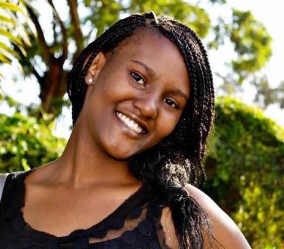 stv_select4fun's tweet photo. Mathew Kirabo, who was convicted of the murder of his girlfriend, Desire Mirembe, has been brought to the High Court in Mukono to be read out his sentence. In May 2022, the murder charge against Kirabo was dropped despite the fact that he was still being hunted.

#STVUpdates  | #STVUganda