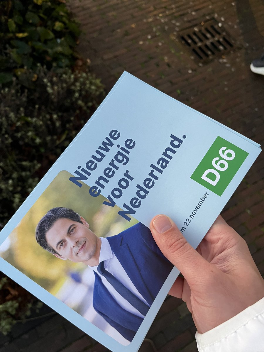 BrechtWeerheijm's tweet image. De #progressieve partijen van #Lansingerland @D66_LL, @GroenLinks_LL, @PvdA_LL en @VoltLansinger waren vanochtend allemaal aanwezig bij de metro! #Stem morgen #progressief! (Maar stem natuurlijk vooral @D66! ;) #StemD66