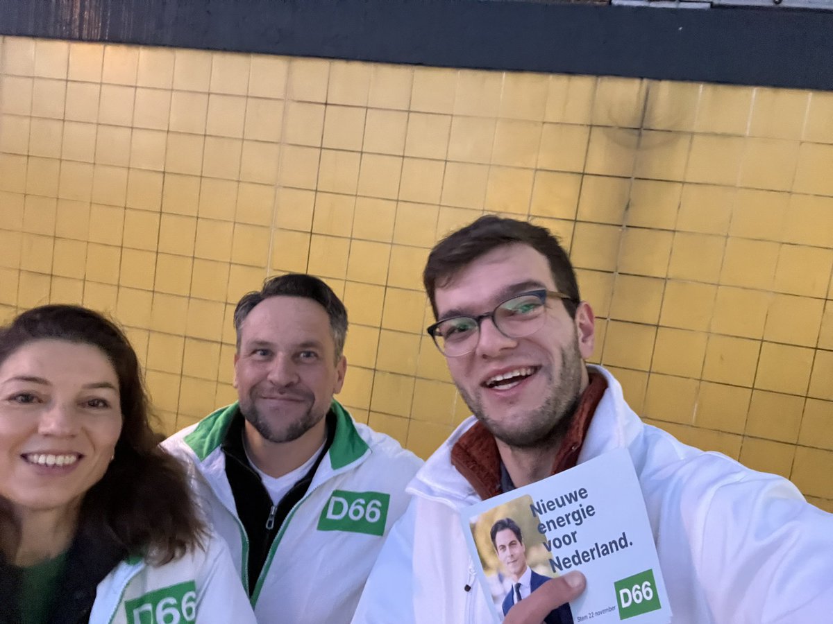 BrechtWeerheijm's tweet image. De #progressieve partijen van #Lansingerland @D66_LL, @GroenLinks_LL, @PvdA_LL en @VoltLansinger waren vanochtend allemaal aanwezig bij de metro! #Stem morgen #progressief! (Maar stem natuurlijk vooral @D66! ;) #StemD66